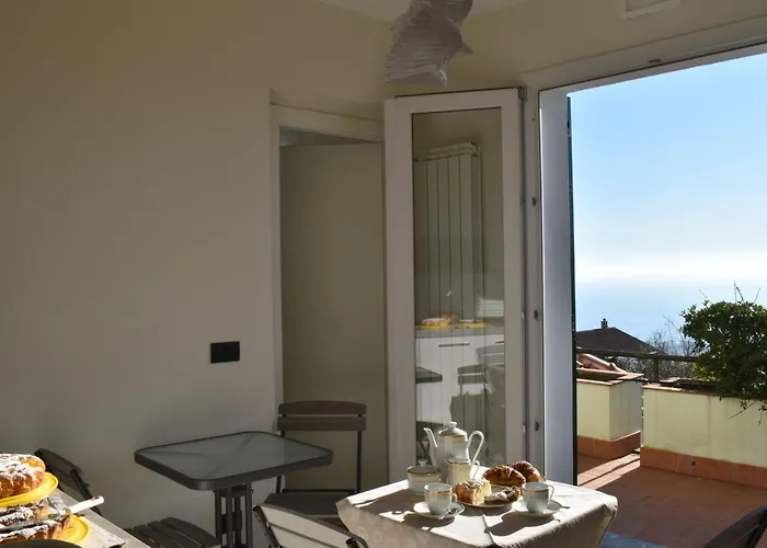 Paola Oda ve Kahvaltı Savona